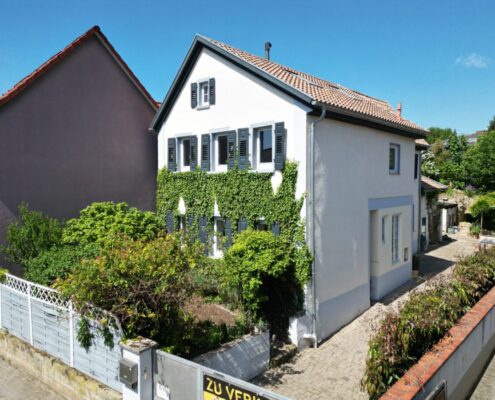 <strong>Gartentraum mit Geschichte</strong><br/><br/>55234 Albig 14 Haus verkaufen